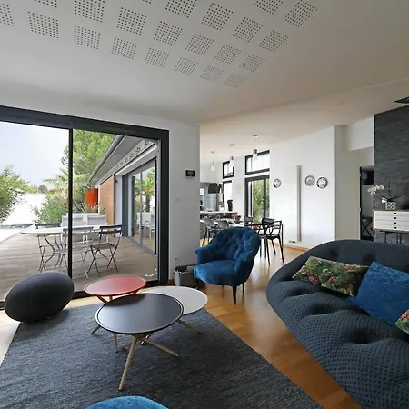 La Belle Maison Patio Holiday home
